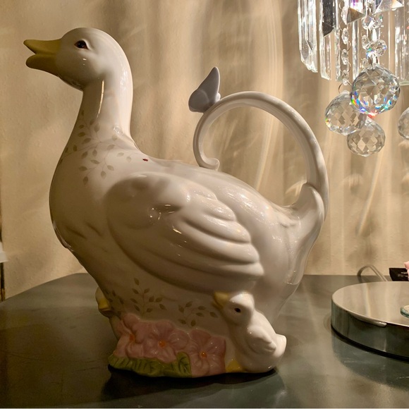 LN Lenox Butterfly Meadow Duck Pitcher- New replacement costs $299.95 as shown. - Picture 3 of 8